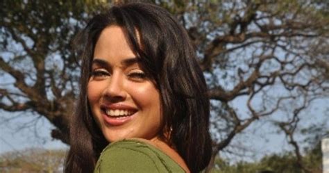 Actress Sameera Reddy Hot Pics
