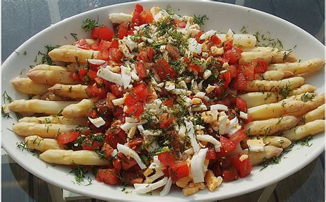 Spargel Mit Tomaten Vinaigrette Und Ei Von Bettinalina Chefkoch