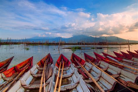 Wooden Boat Graphic By Bintang Creatype · Creative Fabrica