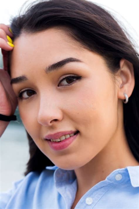 Close Up Of The Face Of A Beautiful Smiling Brunette Woman Stock Image Image Of Health