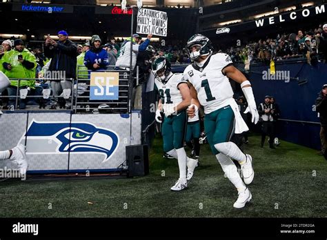 philadelphia eagles quarterback jalen hurts   tight  grant