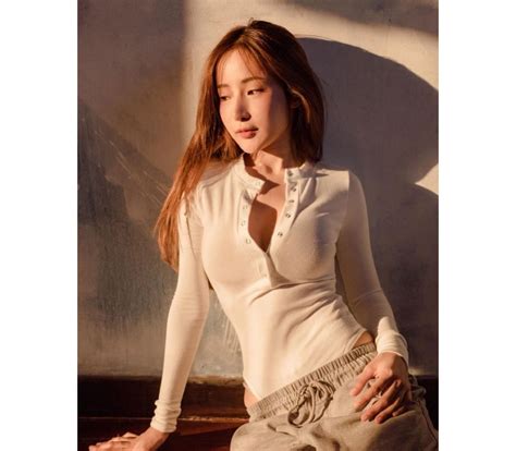 Hot girl Thái mang 4 dòng máu Thân hình căng mọng lấn át nhan sắc trong trẻo tựa sương mai