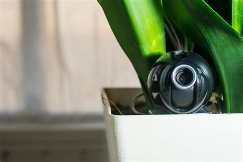 Инструкция: как найти скрытые камеры в отеле или съемном жилье ...