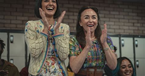 Sex Education além de Tanya Reynolds Lily Patricia Allison Ola e Simone Ashley Olivia