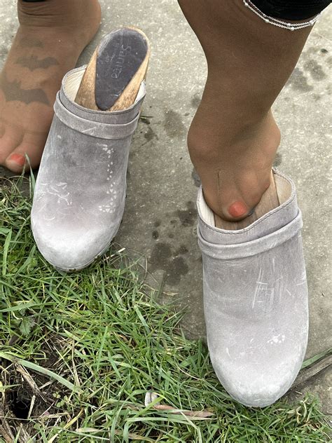 Pin von Melanie auf Shoes | Strumpfhosen füße, Strumpfhosen highheels ...