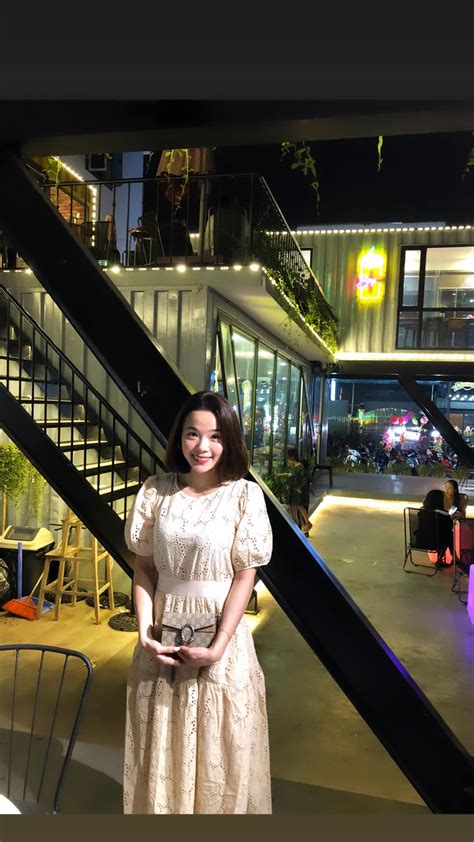 Hot Girl C U L Ng Th Y Linh Di N V Y Tr Ng Tinh Kh I Khoe V P H T H N C Ng Ng M Ng