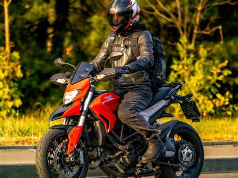 Купить б у Ducati Hyperstrada инжектор передач в Москве красный naked bike года на Авто