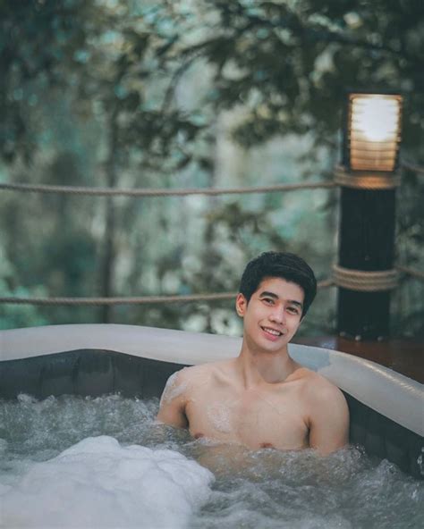 Trải nghiệm tắm nude giữa rừng độc đáo đang khiến hội trai xinh gái đẹp Thái Lan xôn xao nhìn