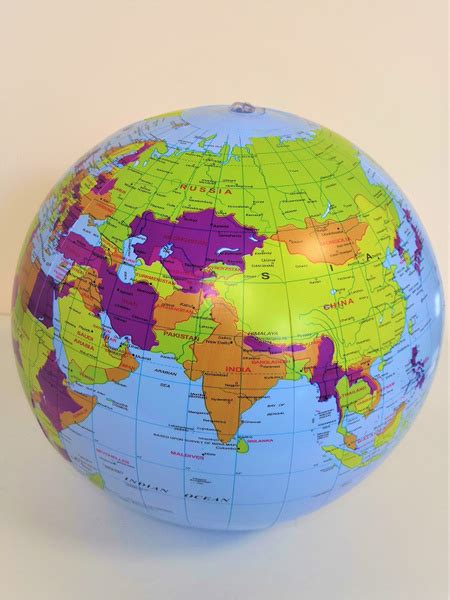 Глобус политический 28 см. (надувной) купить на OZON по низкой цене ...