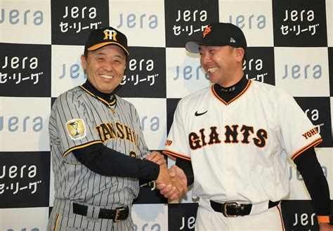 開幕前の監督会見を行う阪神・岡田監督（左）と巨人・阿部監督 （撮影・西川祐介） ― スポニチ Sponichi Annex 野球