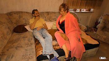 XXX OMAS Amateur alemana BBW Evelin K perforada duro por el coño de su abuela XVIDEOS