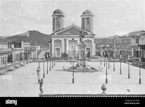 La Plaza Colón de Mayagüez y Nuestra Señora de la Candelaria