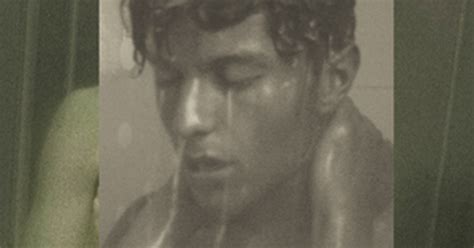 G Artista inglês gay de anos quer perder virgindade diante do público notícias em Pop Arte