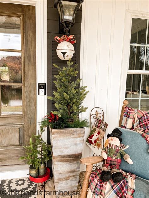 Farmhouse Front Porch And Outdoor Christmas Decoration Ideas