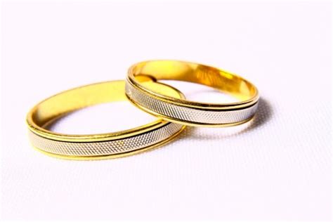 Images Gratuites : main, bague, métal, jaune, mariage, Bible, Alliance ...