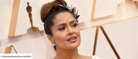 Salma Hayek sensuelle en bikini jaune la star célèbre ses ans sur Instagram PHOTO