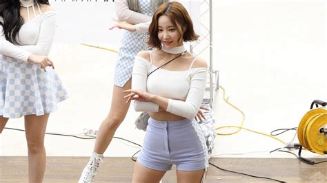 Momoland Yeonwoo I M So Hot K By Youtube