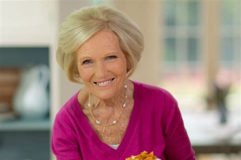 Mary Berry / Mary Berry, Great British Bake Off: Teach Children To Cook