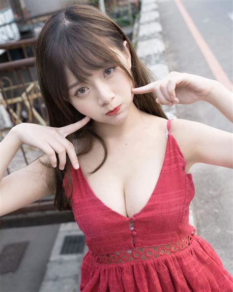Vừa tròn tuổi nàng hot girl phấn khích đăng bộ ảnh gợi cảm đánh dấu cột mốc trưởng thành