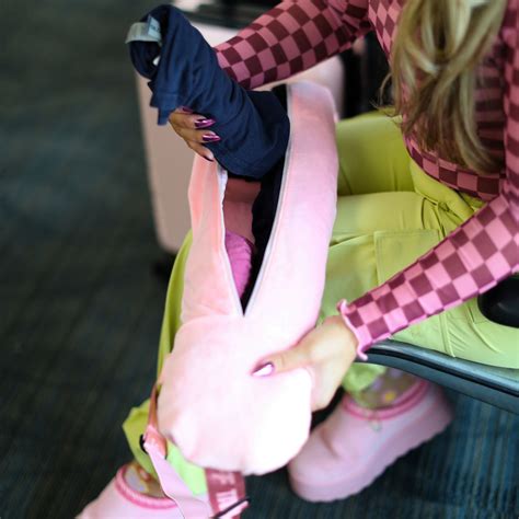 Stuffable Neck Pillow – TAKE OFF Luggage