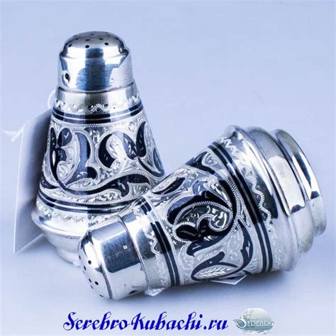 Серебряный комплект из двух солонок ручной работы Кубачи