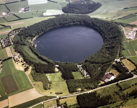 Vulkane In Der Eifel Brodeln Wieder