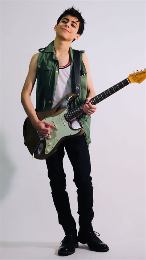 Pin By Abiriuux On Aidan Gallagher Hot Actors Funny Umbrella Cute Actors