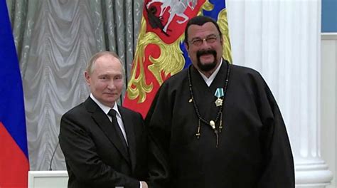 Cet Eanul Rus Steven Seagal A Fost Decorat De Vladimir Putin Canal