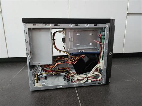 Chenbro Mini Itx Case With Hot Swap Removable Drive Bays Computers Tech Parts