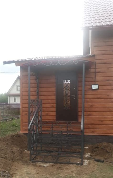 Входное крыльцо с арочным козырьком фото выполненного проекта от ...