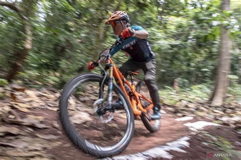 balapan mountain bike indonesia antara news