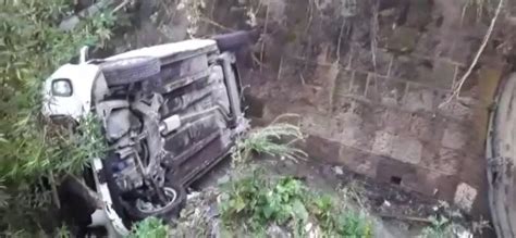 Vehículo cae a un barranco en Sololá Chapin TV