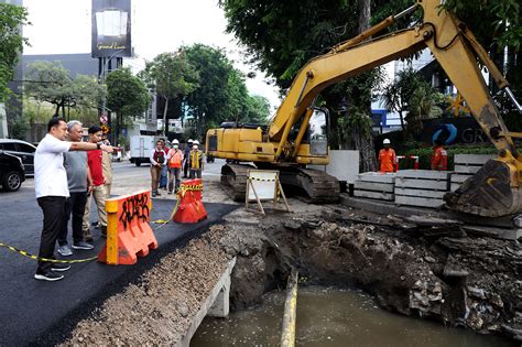 Atasi Genangan Wali Kota Eri Cahyadi Imbau Setiap Rumah Bangun Saluran