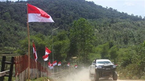 Bikin Baper Ribuan Bendera Merah Putih Berkibar Di Perbatasan