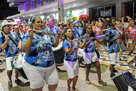 Blocos carnavalescos abrem as noites na programação de Balneário