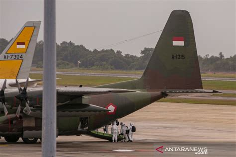 Wni Dari Wuhan Langsung Memasuki Pesawat Tni Antara News