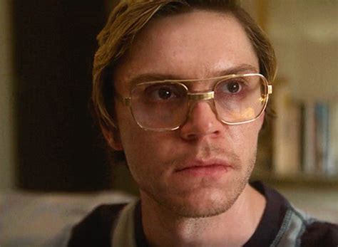 Evan Peters Sest Pris Pour Jeffrey Dahmer Pendant Plusieurs Mois Pour