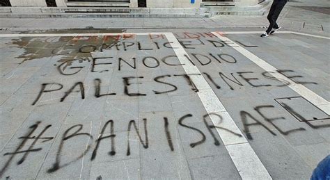 Scritte Pro Palestina A Udine Prima Della Partita Italia Israele