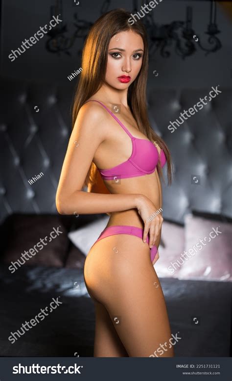 Photo De Stock Portrait D Une Belle Brune De Lingerie 2251731121 Shutterstock