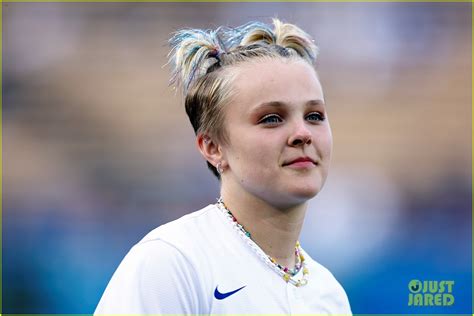 JoJo Siwa Responds After Facing Backlash Over Her Dislike Of The Word Lesbian Photo 4796757