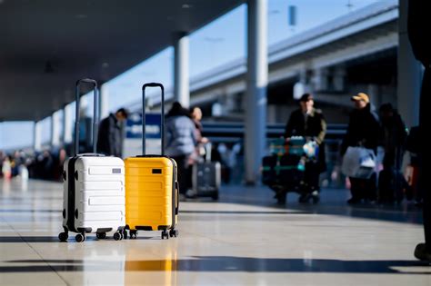 Best travel tips for handling flight delays and long layovers