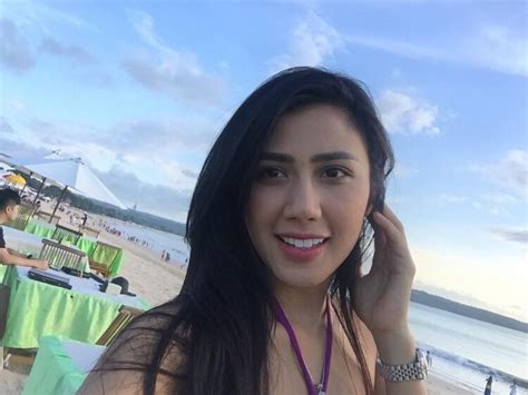 Hot Sexy Rey Utami Bikini Pics