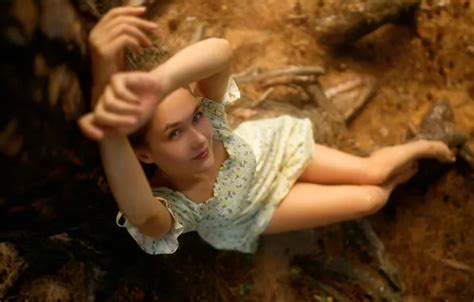 Скачать обои dress trees nature model women brunette sitting women outdoors раздел