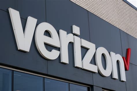 Verizon outage strikes thousands across the US as customers can’t send