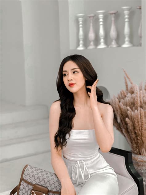 Nhan sắc học vấn hot girl đại diện Brazil tại Nóng cùng World Cup