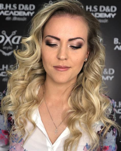 Critics are mocking the weirdest hair style hair style on TikTok 30