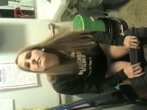 Girl Blonde Pee ThisVid