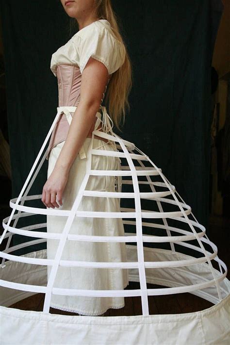 Платье на кринолине - 89 фото