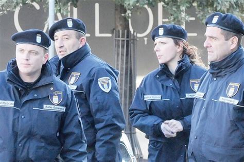 Komunalni Policajci E Mo I Da Koriste Ru Ni Sprej