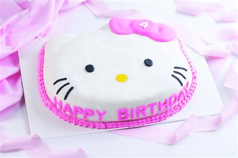 Hello Kitty Cake